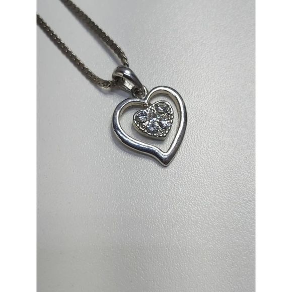 Gemmed Heart stainless steel Pendant & Chain - Picture 5 of 6